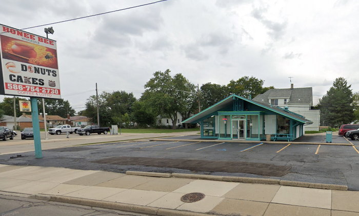 Amy Joy Donuts - Centerline - 24565 Van Dyke Ave (newer photo)